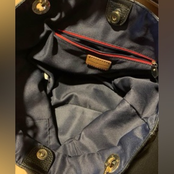 Tommy Hilfiger - Picture 6 of 8